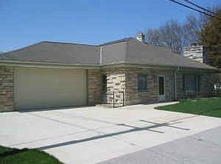 2155 San Fernando Dr, Elm Grove, WI 53122