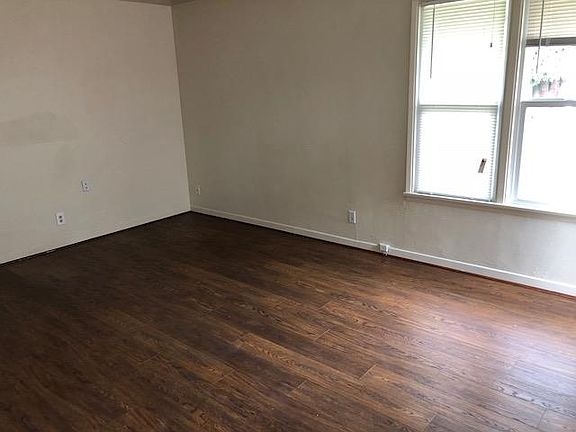 3rd image of 3108 E McLoughlin Blvd