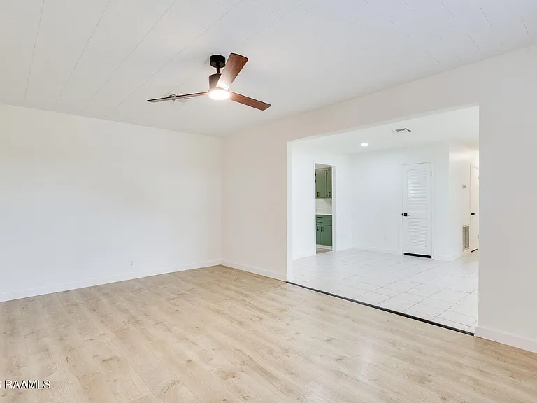 304 W Broussard St — Photo 10