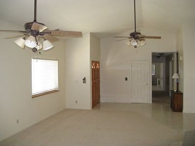 grt.room w/vaulted ceiling