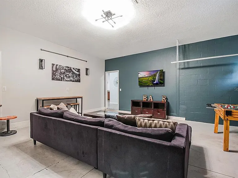 1433 Thunderbird Rd — Photo 11