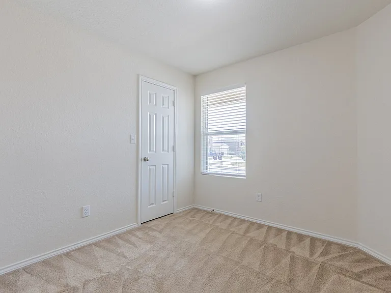 10203 Reyes Hts — Photo 15