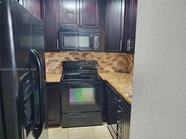 1300 Moffett St APT 106, Hallandale, FL 33009