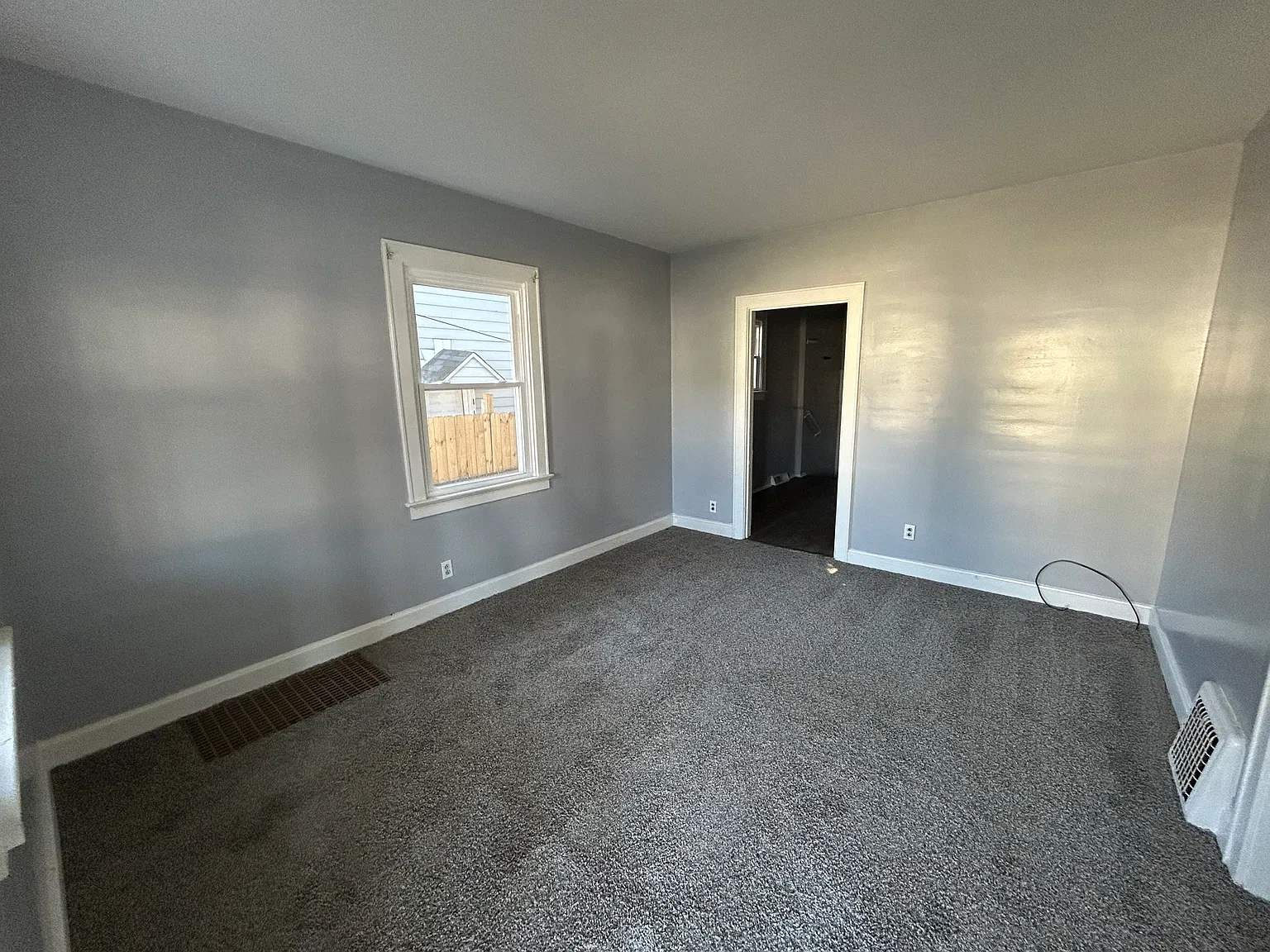 2 bed, 720 sqft, $925 — Photo 2