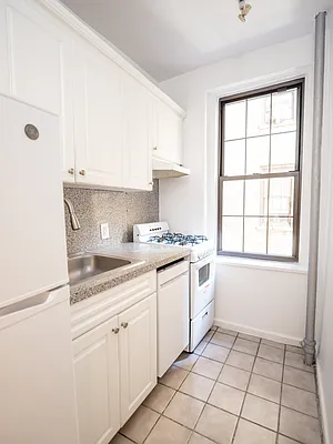 Rented by City Connections Realty | media 4