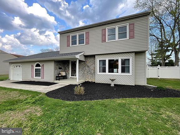 4th image of 5 Fenwick Ln