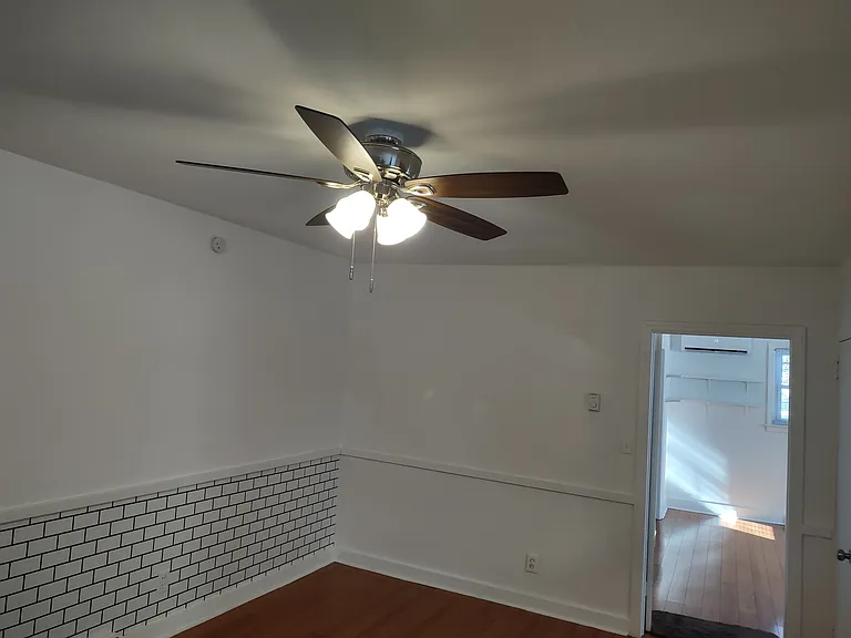 402 N Main St — Photo 7