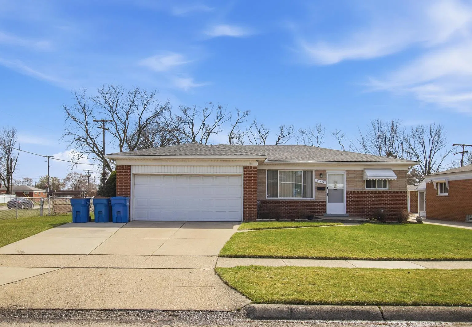 3 bed, 1300 sqft, $1,900 — Photo 1
