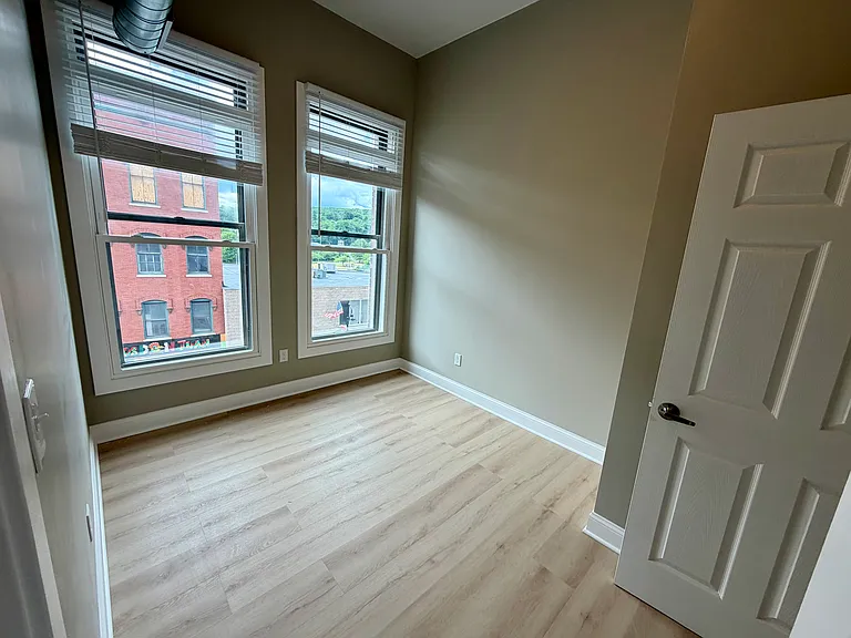 347-355 Main St #8 — Photo 8