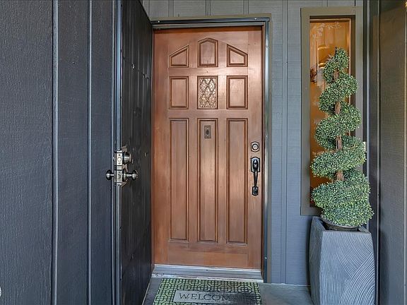 3rd image of 15395 Palisades Dr