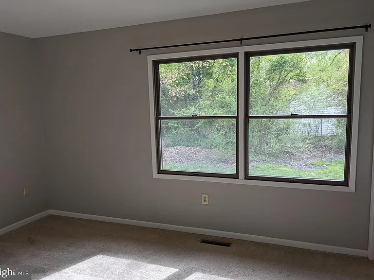 21585 America St — Photo 13