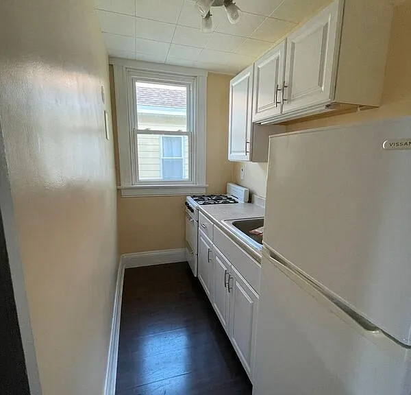 2418 Robertson Ave #2 — Photo 3