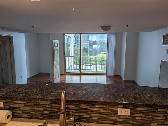 4th image of 177 107th Ave NE APT 1010
