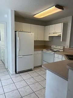 1646 Hawthorne Pl — Photo 6