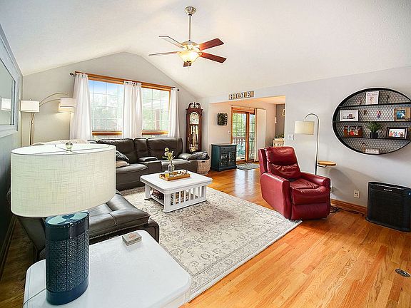 4th image of 8217 Bancroft Ave
