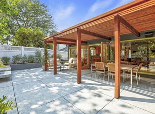 4136 Holly Knoll Dr, Los Angeles, CA 90027