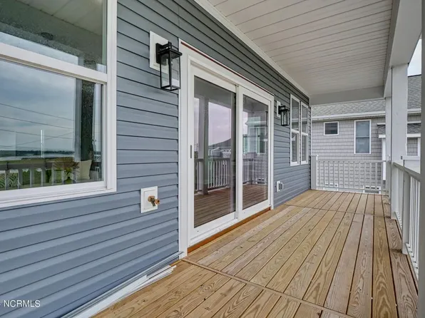 822 S Topsail Dr, Topsail Beach, NC 28445