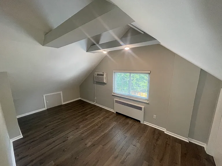 2984 Linwood Ave #3 — Photo 7