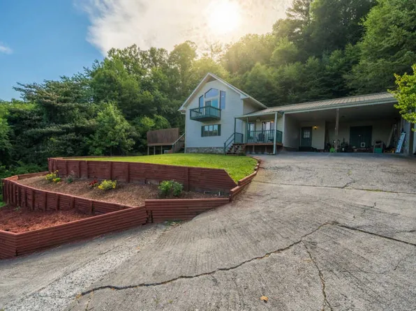 910 Shawnee St, Erwin, TN 37650