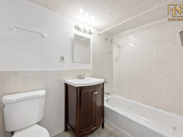 4812 Bedford Avenue image 4 of 17