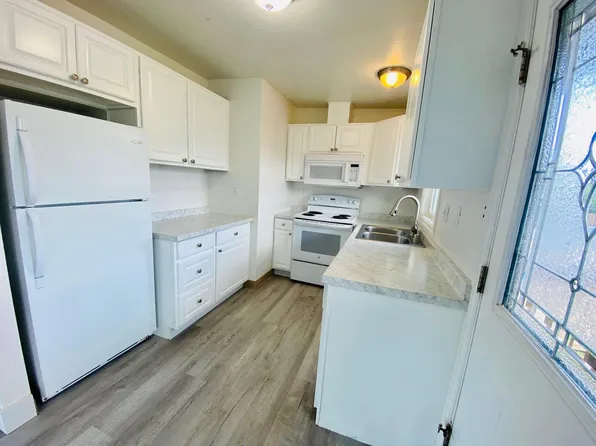 1587 Primrose St, Anchorage, AK 99508