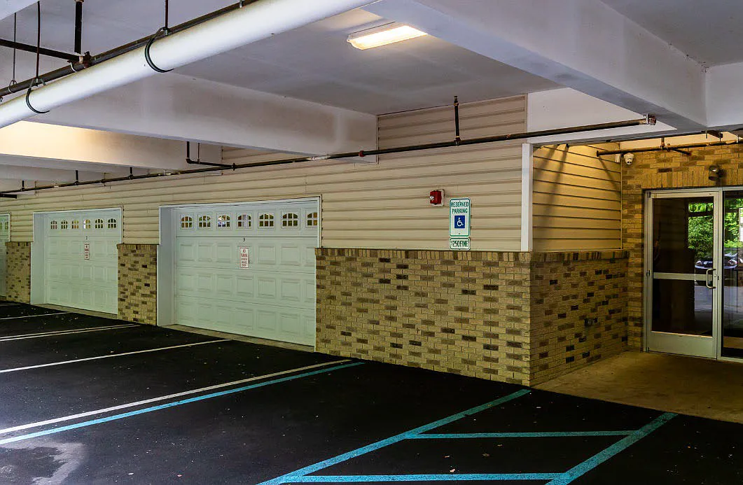 2 bed, 950 sqft, $2,425 — Photo 3