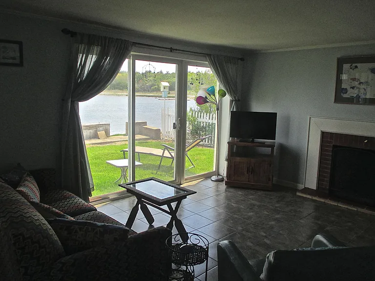 26 Shore Dr — Photo 3