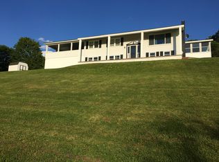 566 Scenic Dr, Hollidaysburg, PA 16648