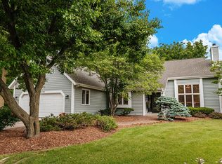 W277N2730 Trillium Ln, Pewaukee, WI 53072