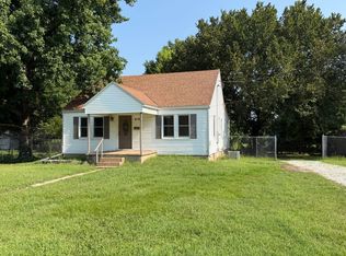 419 E Summit St, Bolivar, MO 65613