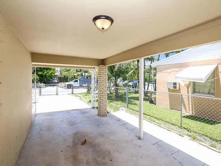 826 S D St — Photo 14