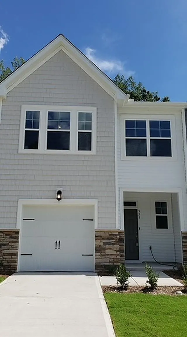 3 bed, 1792 sqft, $1,850 — Photo 1