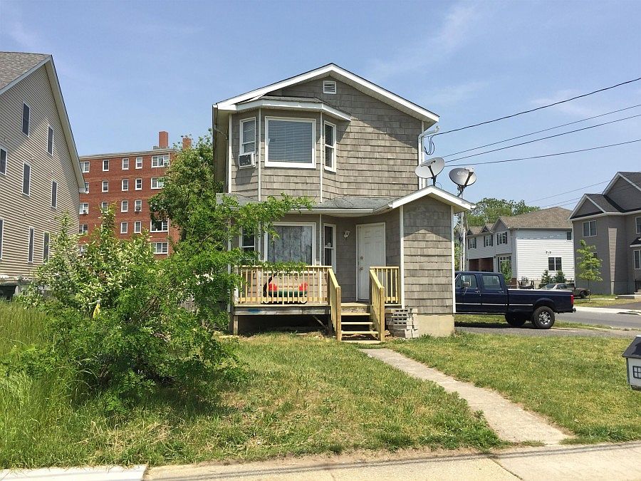 1st image of 275 Bruce St