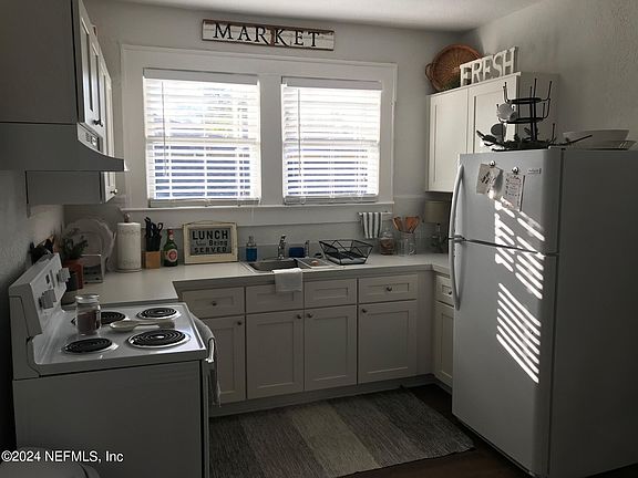 5th image of 2047 MYRA Street