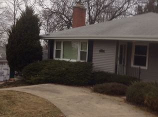 1042 Riedy Rd, Lisle, IL 60532