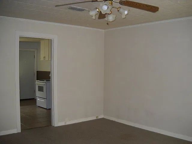 1302 Sewell — Photo 2
