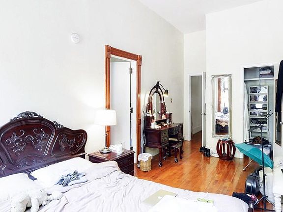 2nd image of 156 W 92nd St APT 2