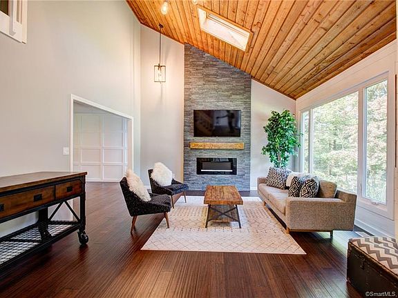 5th image of 52 Redwood Ln