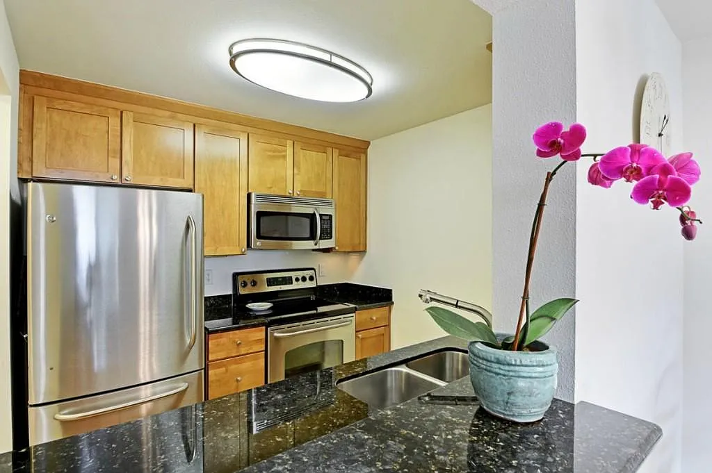 2 bed, 1.5 bath, 950 sqft, $2,795 — Photo 4
