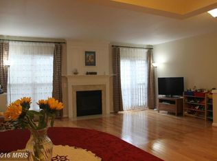 1165 Cypress Tree Pl, Herndon, VA 20170