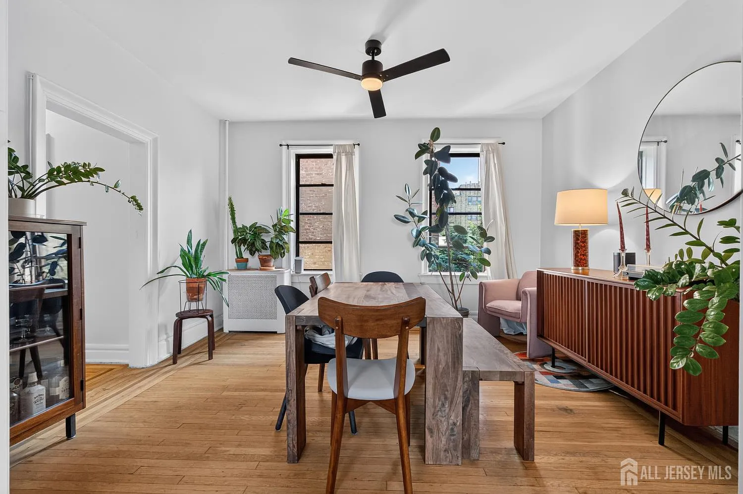1 bed, 1.0 bath, 813 sqft, $2,350 — Photo 4