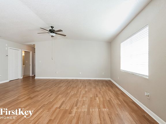 4th image of 529 NW 11th Ave