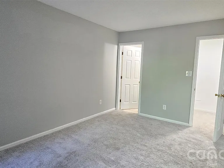 6039 Gray Gate Ln #B — Photo 15