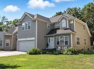 33 Sunflower Ridge Rd, South Setauket, NY 11720