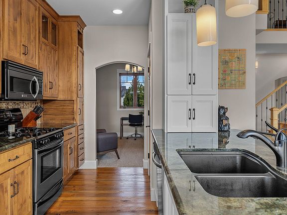 3rd image of 481 W Hope Ave