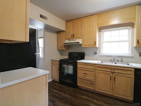 3rd image of 208 E Cadbury Dr