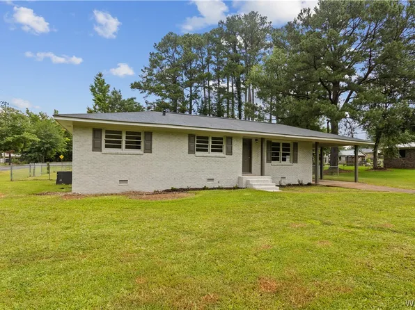 305 Centerville St, Moundville, AL 35474