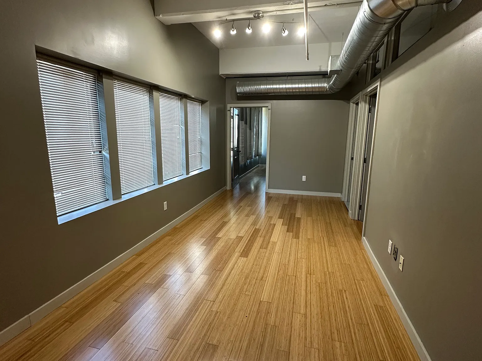 2 bed, 844 sqft, $1,300 — Photo 2