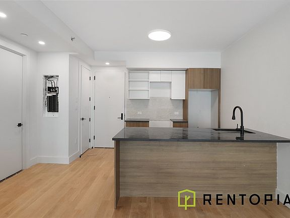 3rd image of 209 N 11th St #6I