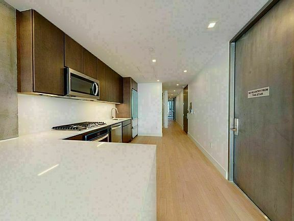 4th image of 132 W 26th St